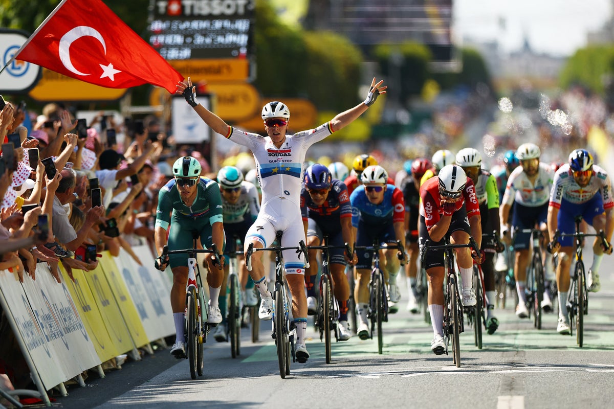 Tim Merlier sprints to stage 10 victory in Chateauroux as Tadej Pogacar loses key Tour de France lieutenant
