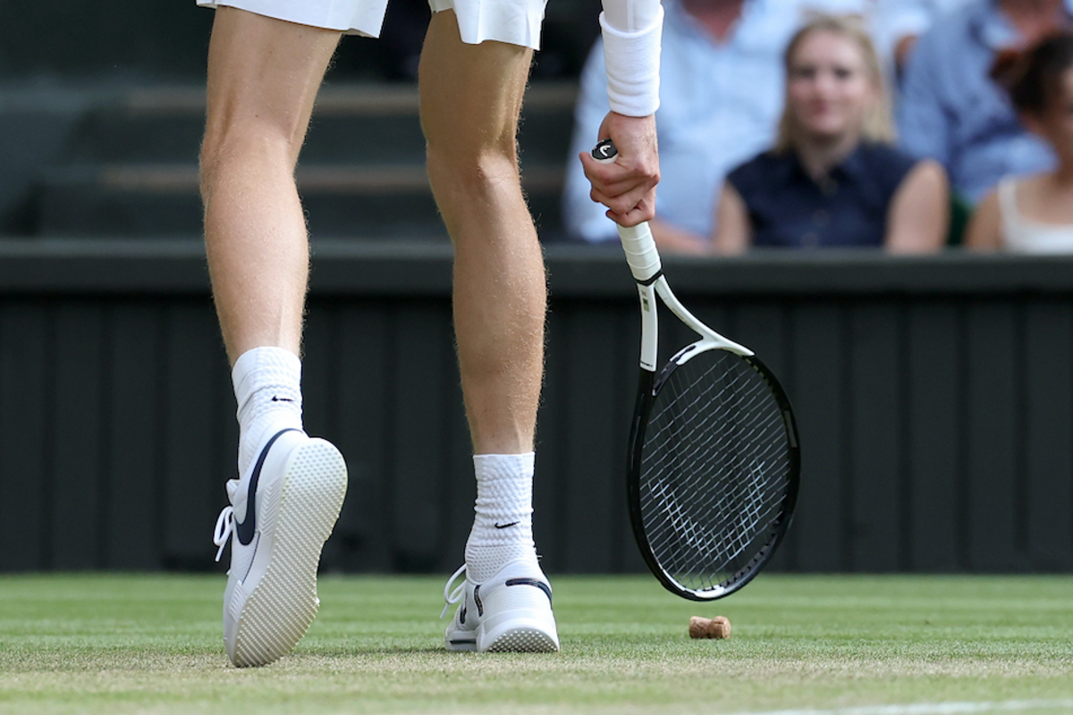 Wimbledon crowd boo spectator after champagne cork interrupts Alcaraz-Sinner final