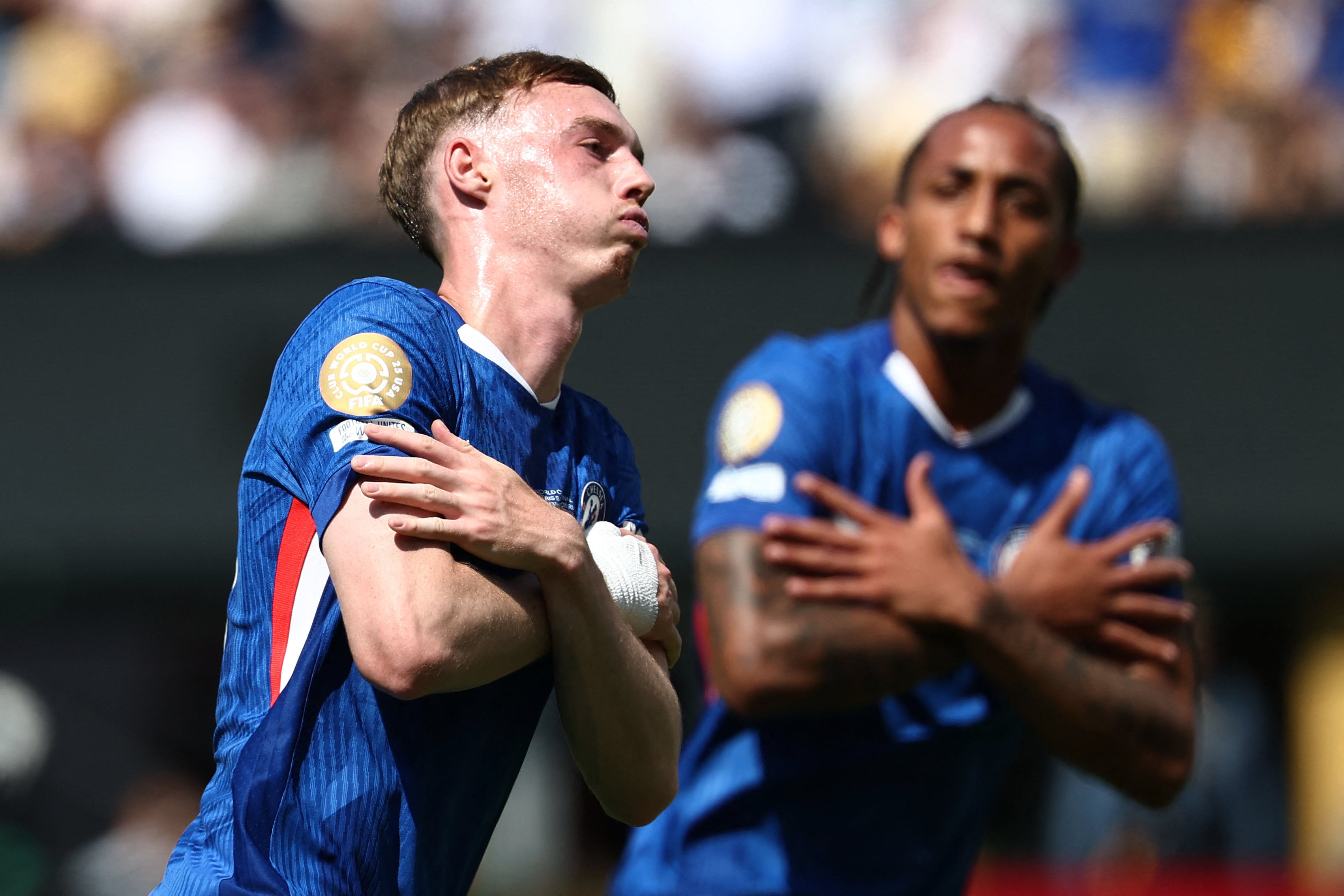 Cole Palmer celebra después de poner Chelsea en el frente