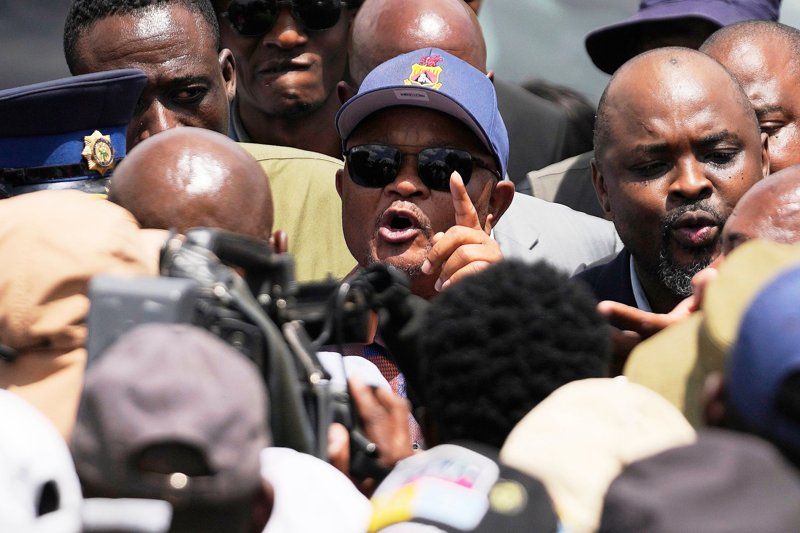 SUDAFRICA MINISTRO DE POLICIA