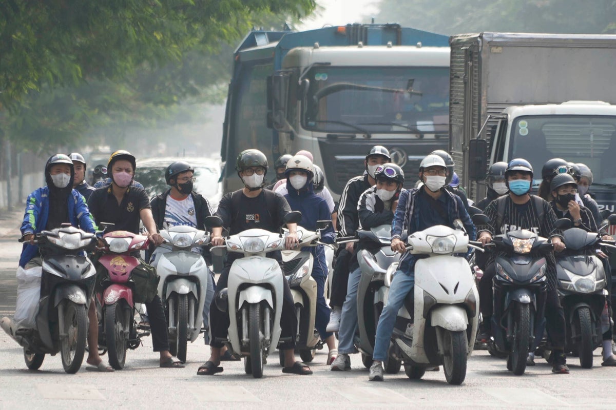 Hanoi Plans Fossil-Fuel Motorbike Ban in Inner City by July 2026
