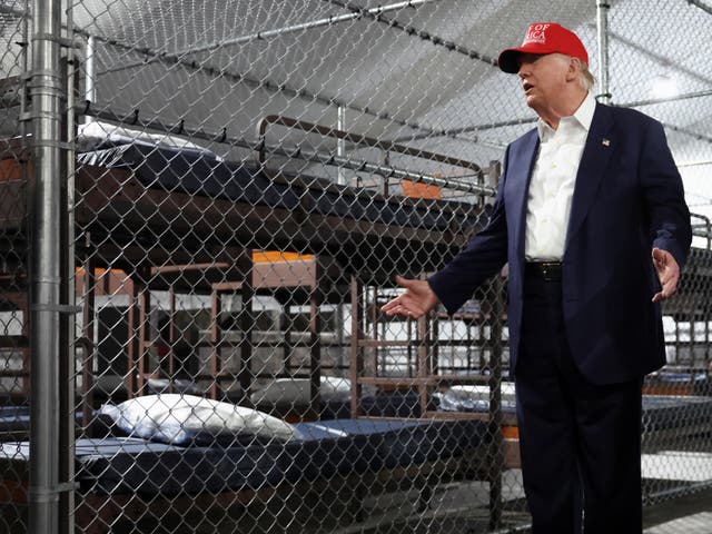 <p>Aunque Trump describió el centro como destinado a los “más crueles”, solo un tercio de los más de 700 detenidos tiene condenas previas </p>