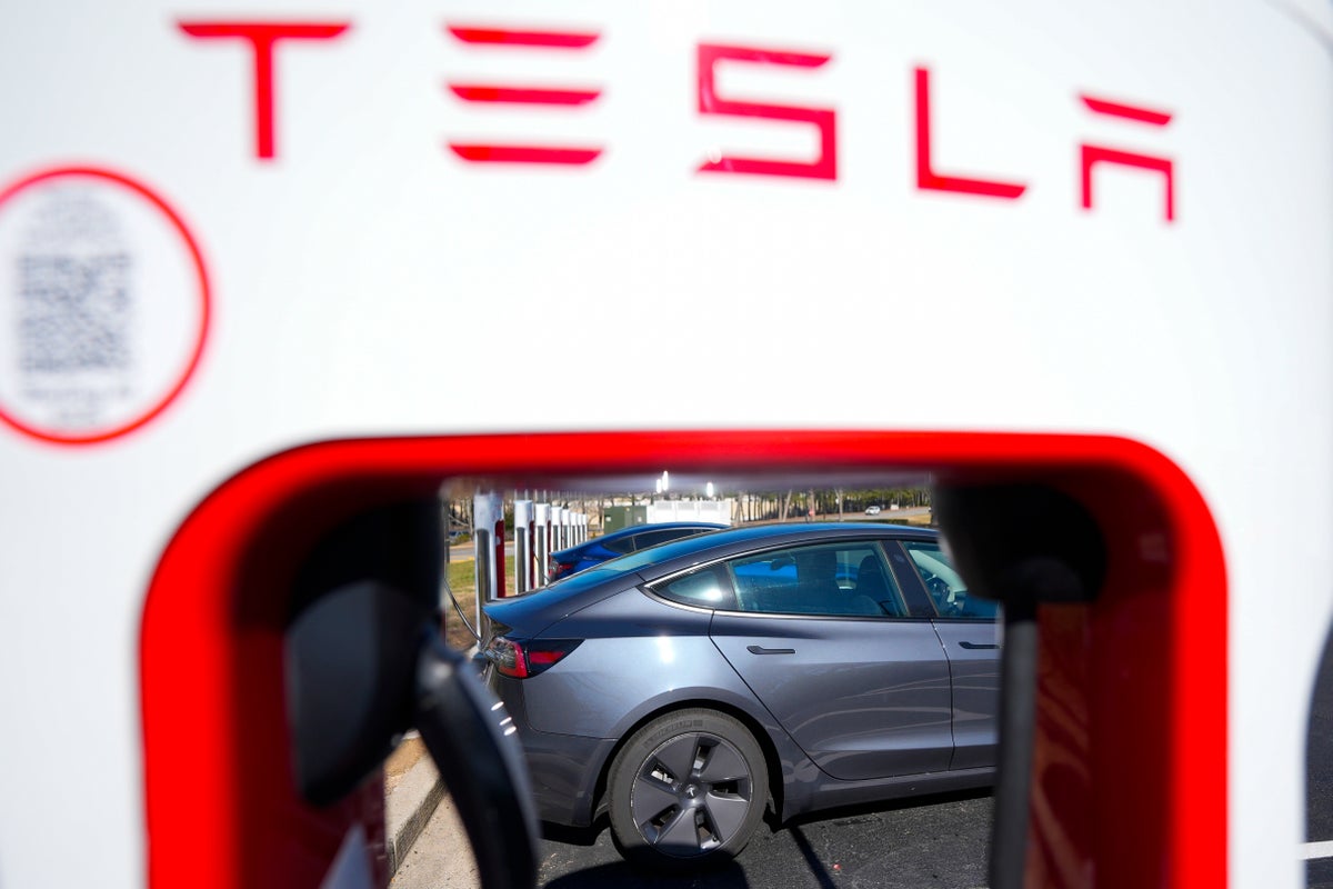 Business news live: Tesla shares sink after Musk warning, Starmer to sign £6bn deal