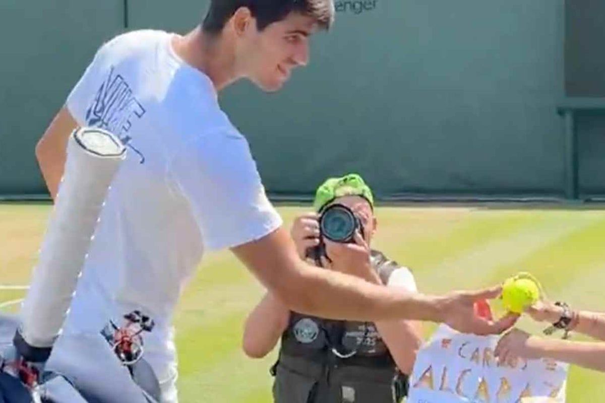 Relaxed Carlos Alcaraz hands out tennis balls to fans before Wimbledon final