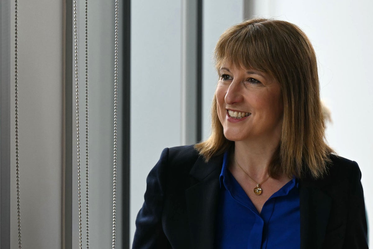 Reeves sets out sweeping reforms to financial sector in search for growth