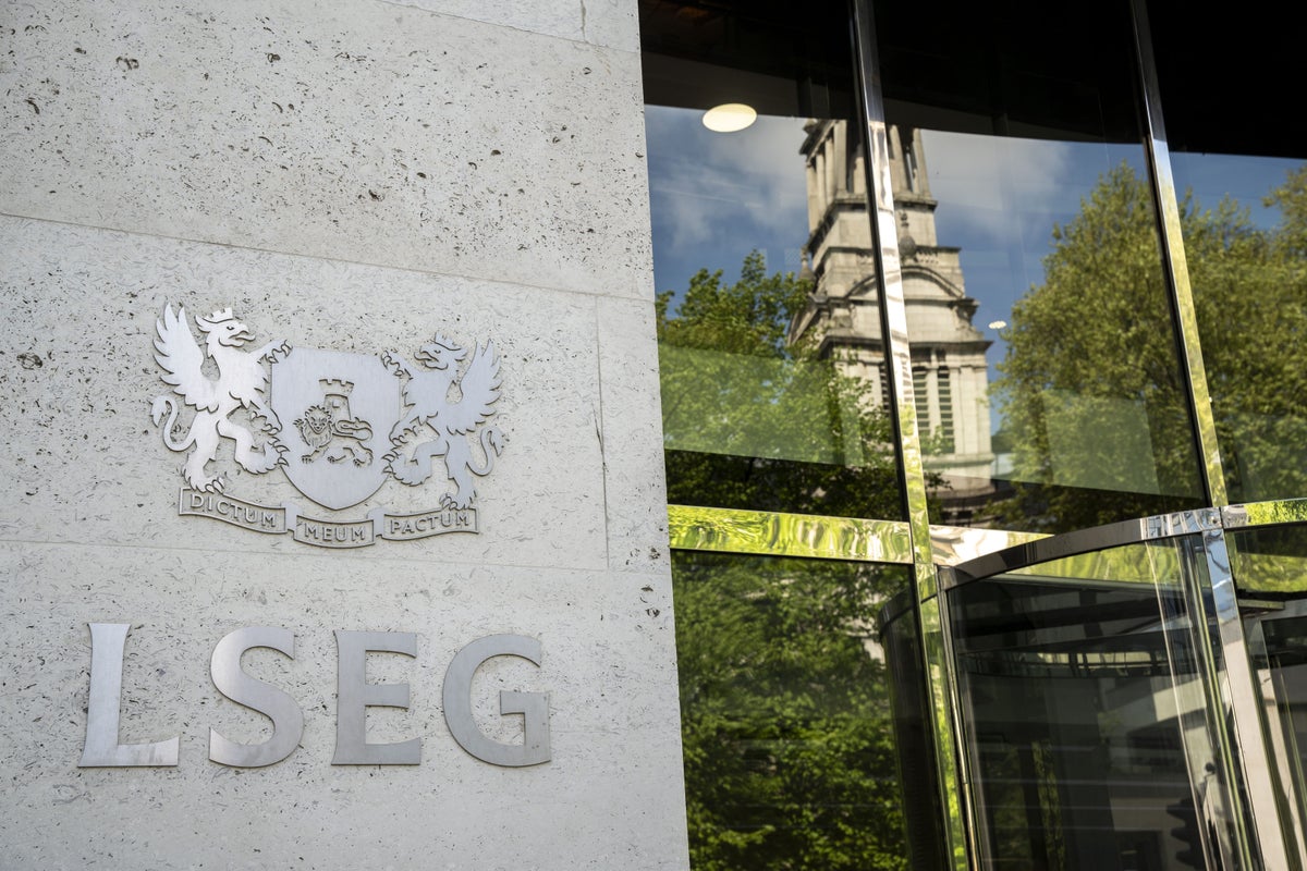 FTSE 100 touches above 9,000 for the first time