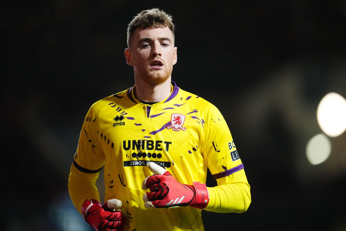 Everton sign Republic keeper Mark Travers from Bournemouth