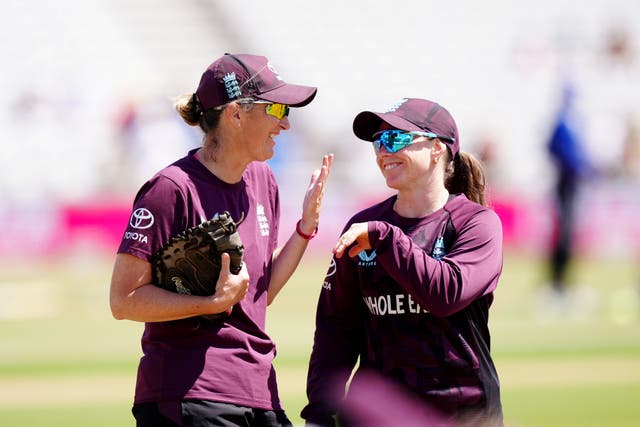<p>England coach Charlotte Edwards, left, and opening batter Tammy Beaumont share a joke</p>