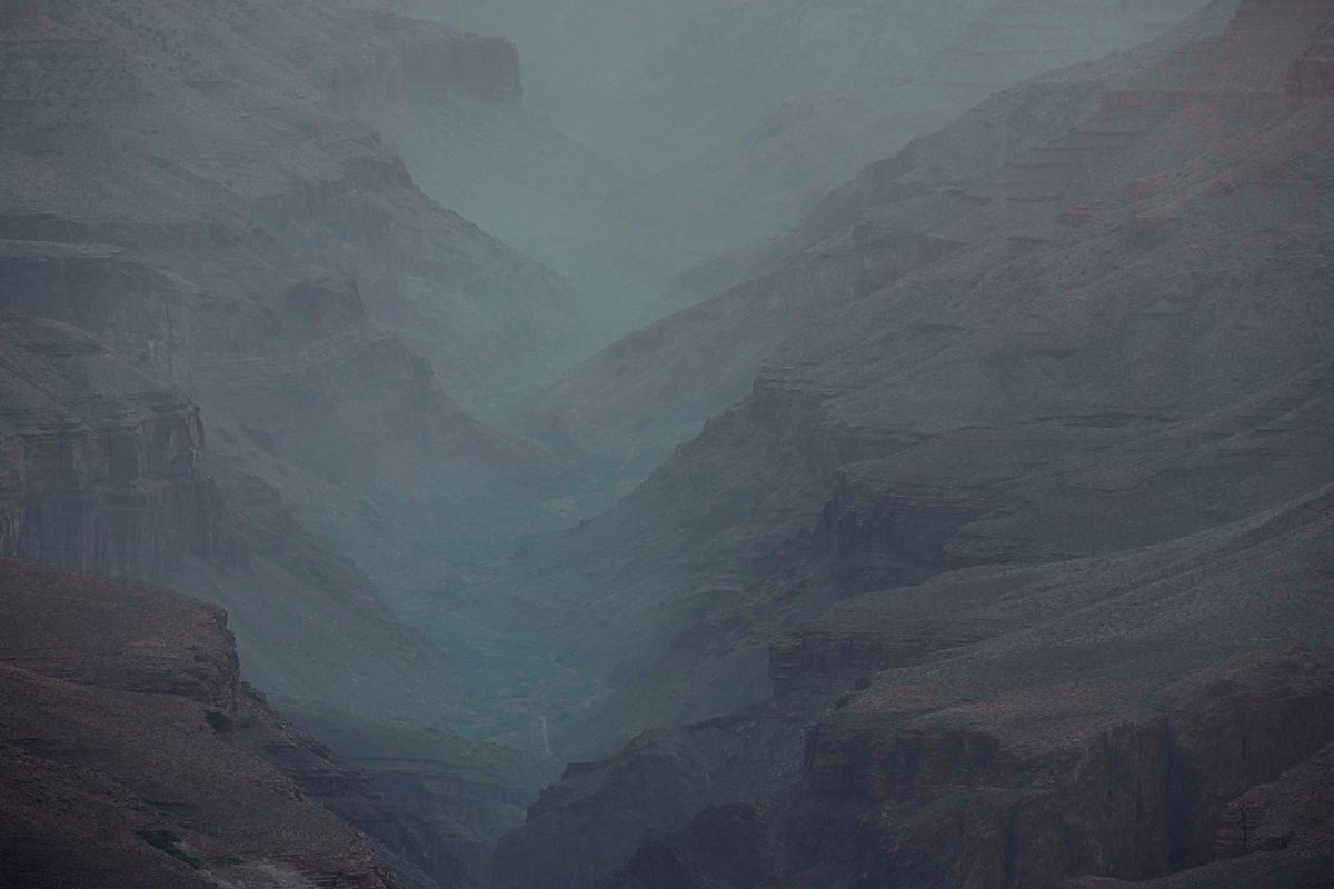 Fire crews along Grand Canyon are trying to save cabins after loss of historic lodge