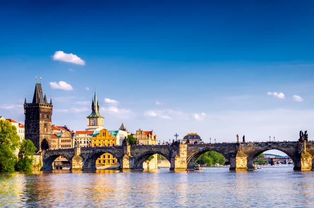 <p>Finding my way to Charles Bridge in Prague was easy with my pre-loaded data</p>