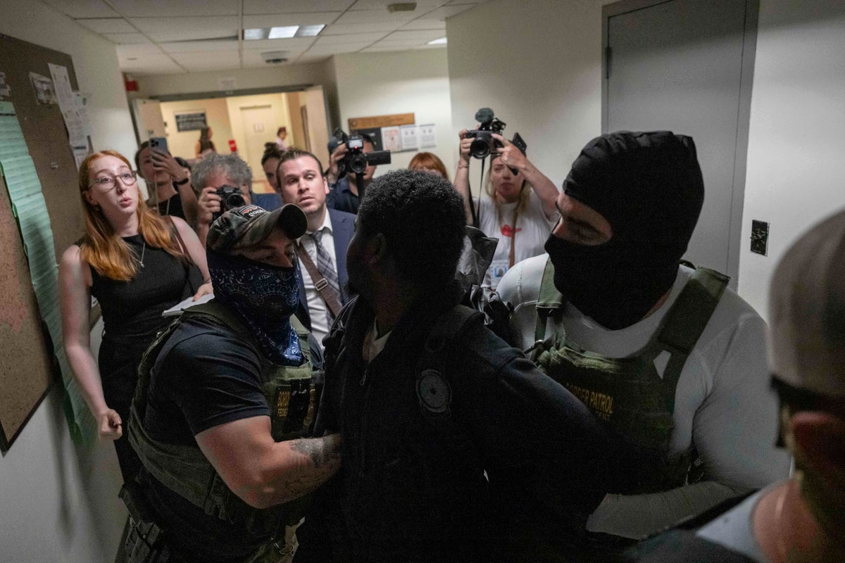 Federal lawsuit seeks to stop ICE agents from arresting people at immigration courts