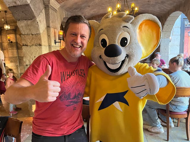 <p>Writer Mike MacEacheran hangs out with the Europa-Park mascot, Ed Euromaus</p>