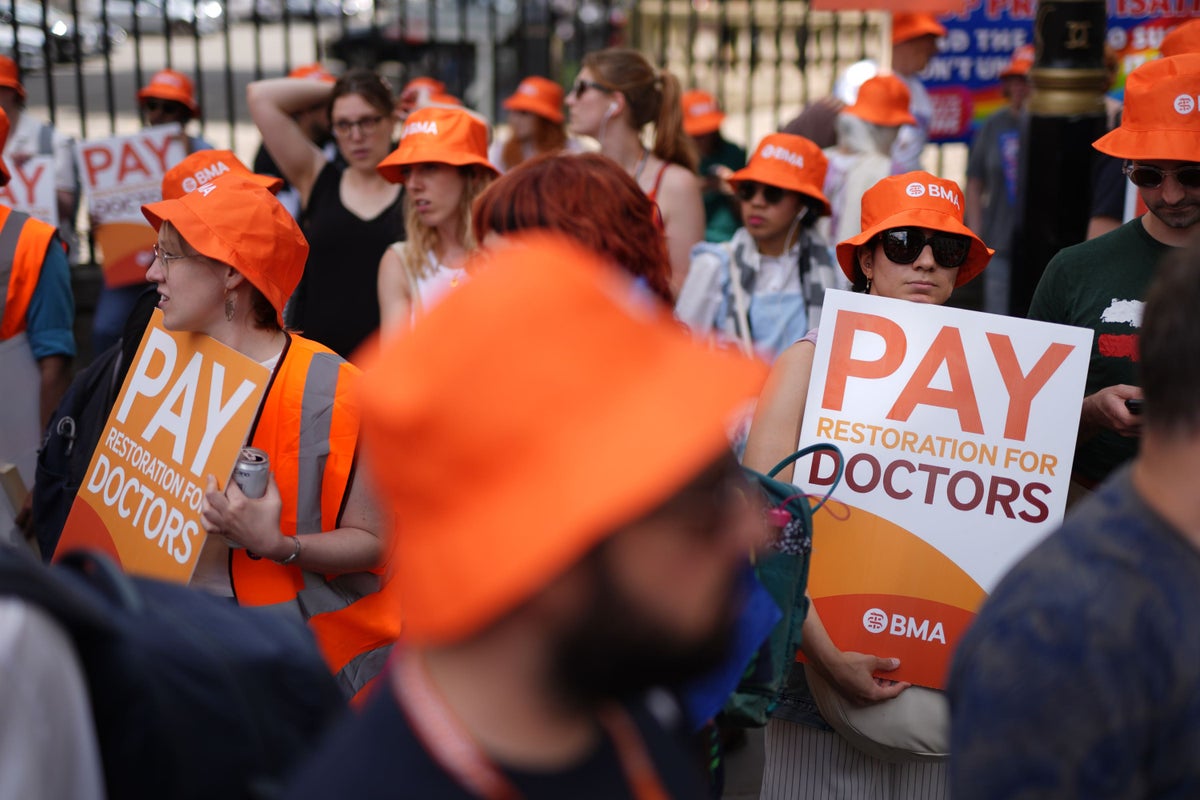 Striking doctors willing to ‘discuss all options’ to halt five-day walkout
