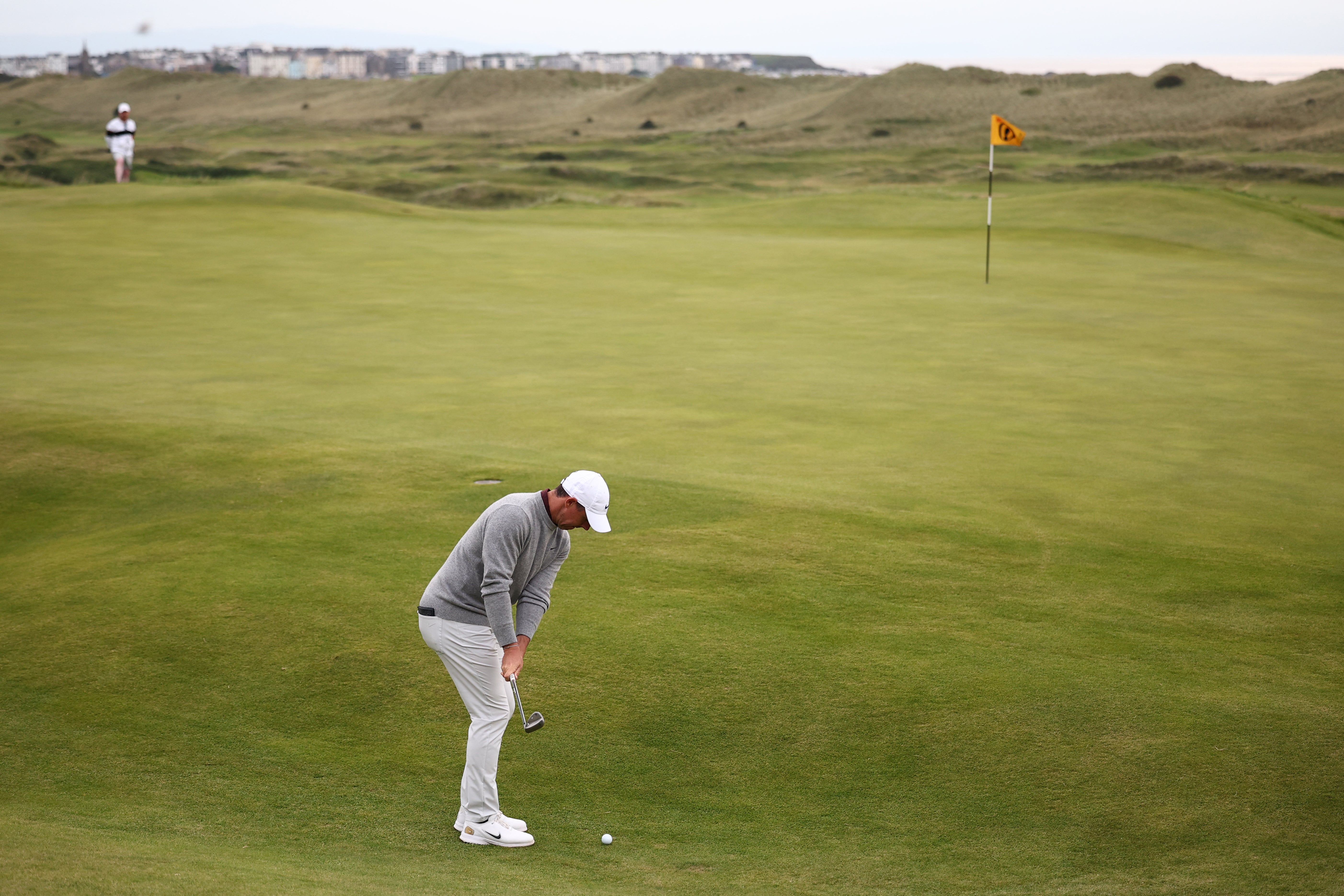 McIlroy struggles off the tee but his iron play is superb as he posts a round of 70