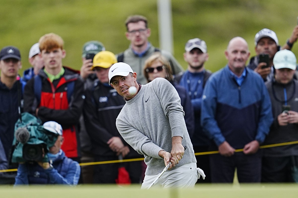 McIlroy Posts 1-Under 70, Three Shots Off Lead at British Open in Northern Ireland