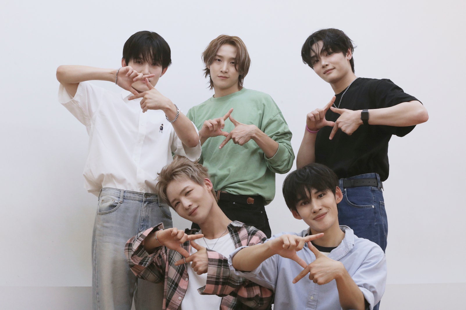 New k-pop band debuts with two North Korean defector members