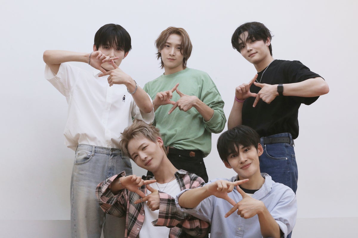 K-pop band 1VERSE debuts with 2 North Korean defector members