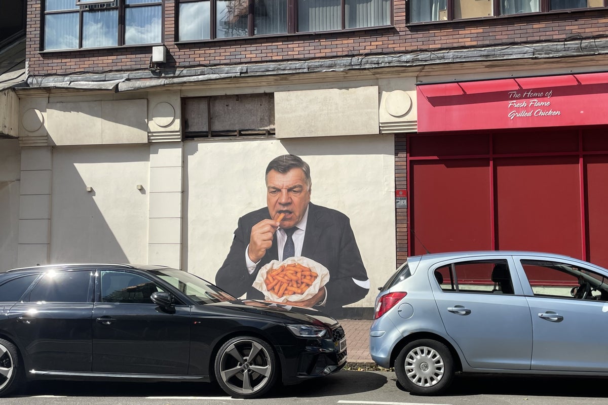 Sam Allardyce reacts to bizarre mural in his hometown
