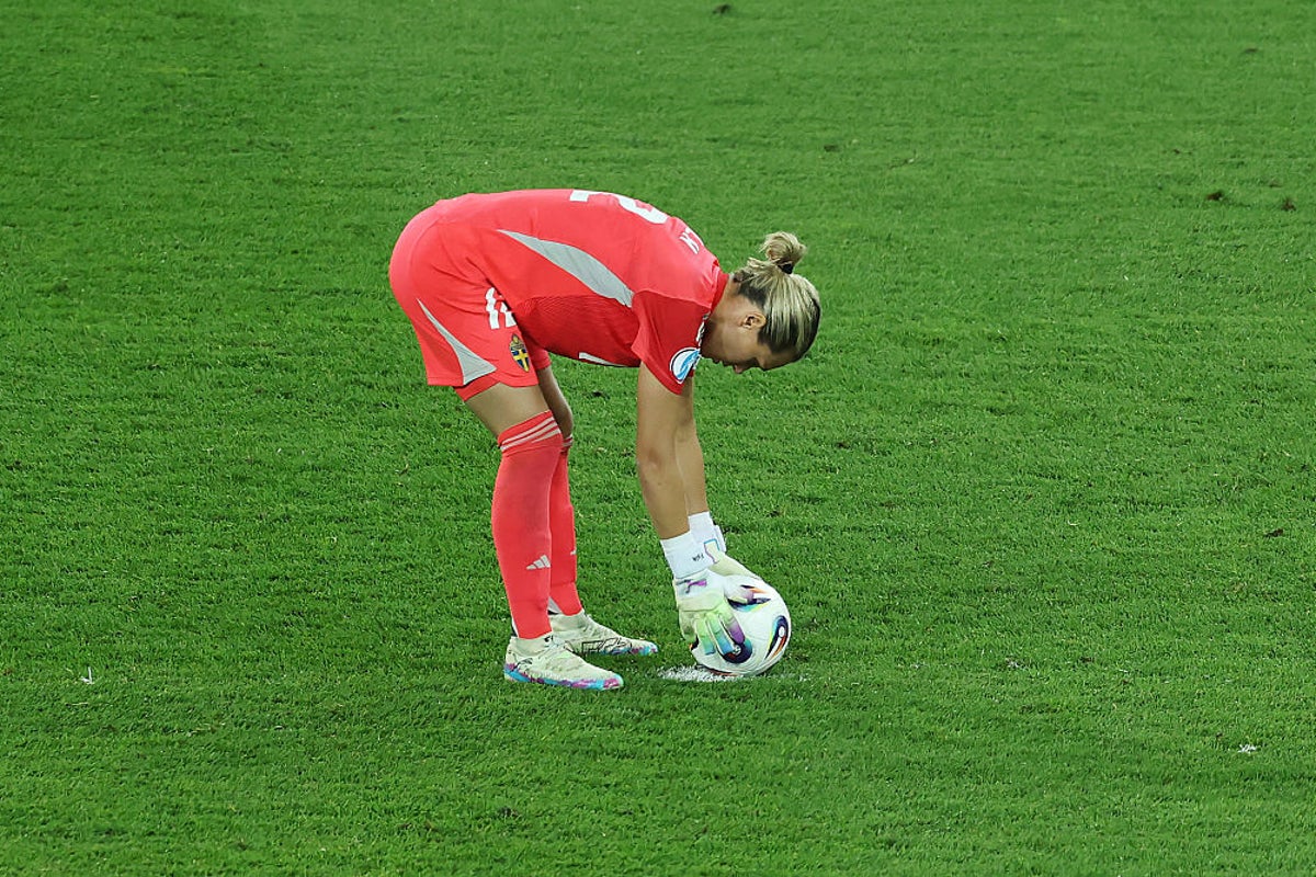 Why did goalkeeper Jennifer Falk take Sweden’s fifth penalty against England? 