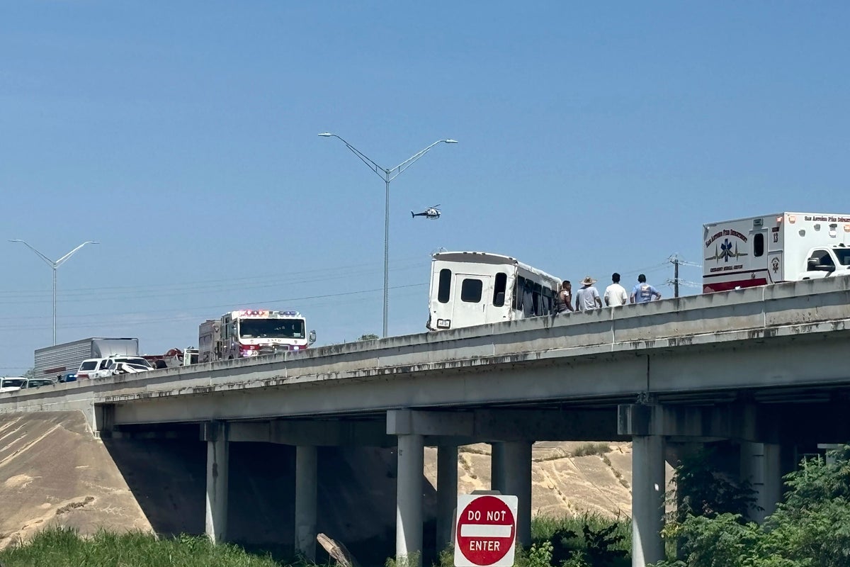 Police: 4 dead in a San Antonio crash involving a bus and a stolen vehicle