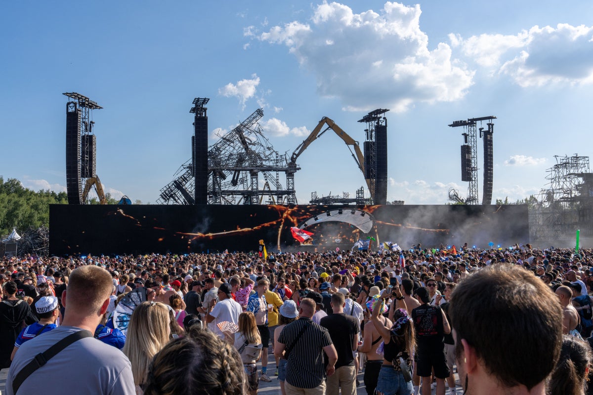 Woman dies at Tomorrowland after falling ill