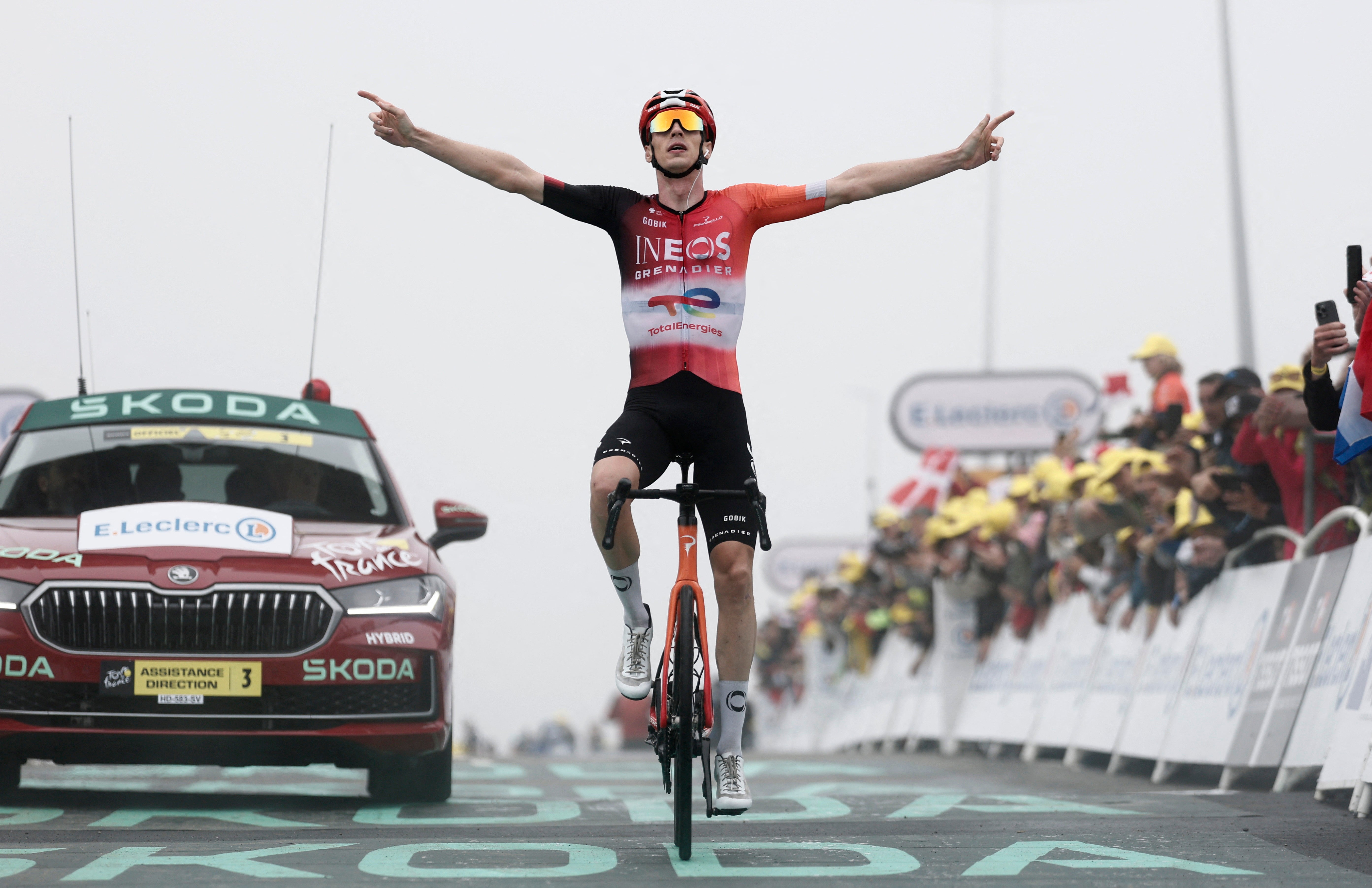 Thymen Arensman celebrates victory at Superbagneres