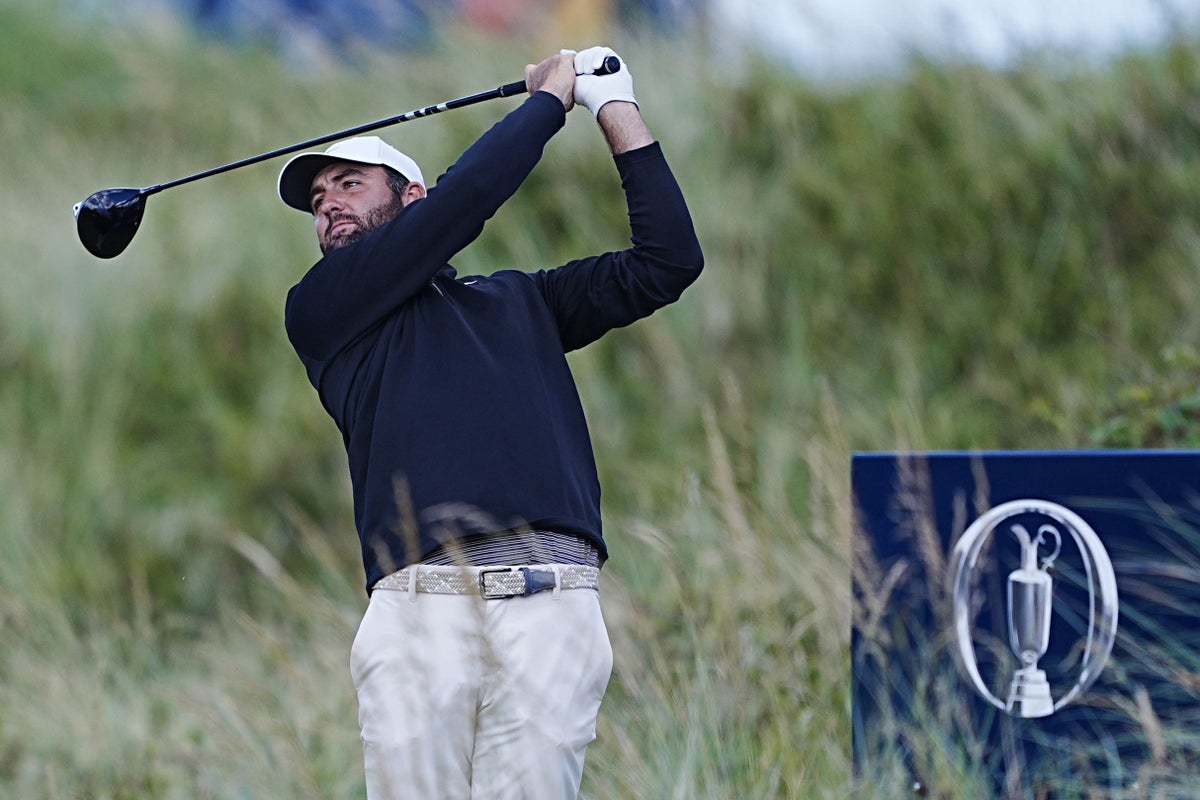 Flawless Scottie Scheffler leads at The Open but Rory McIlroy threat remains