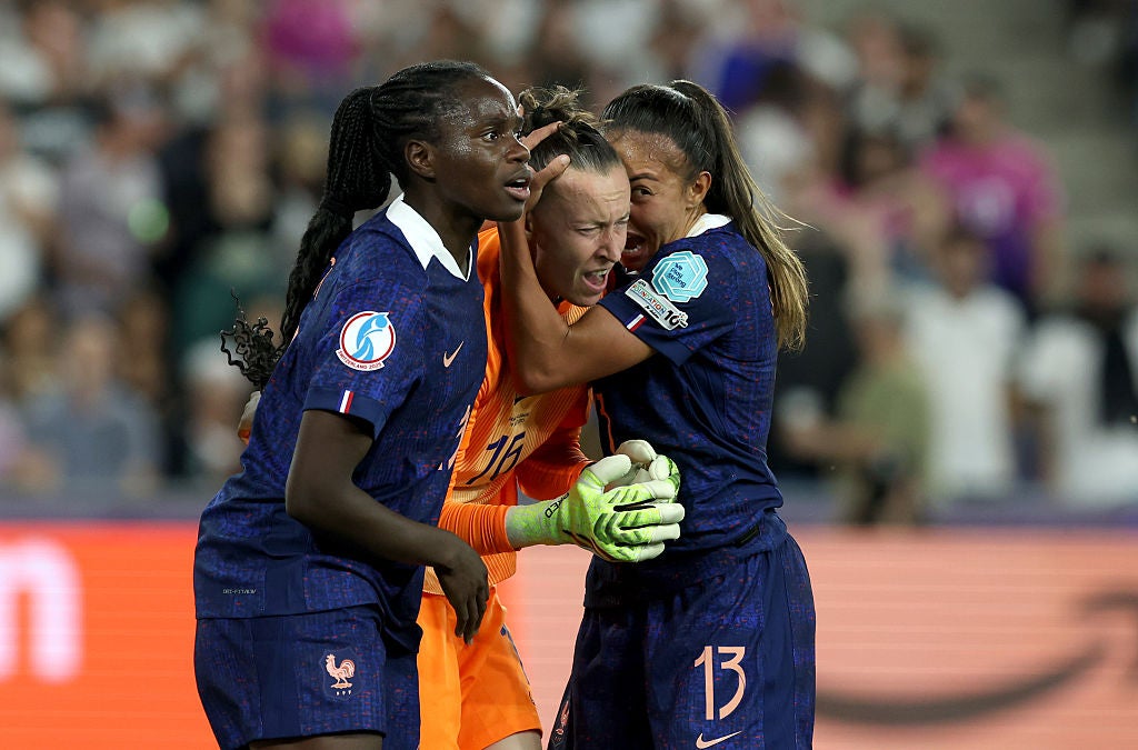 Pauline Peyraud-Magnin of France celebrates with team-mates