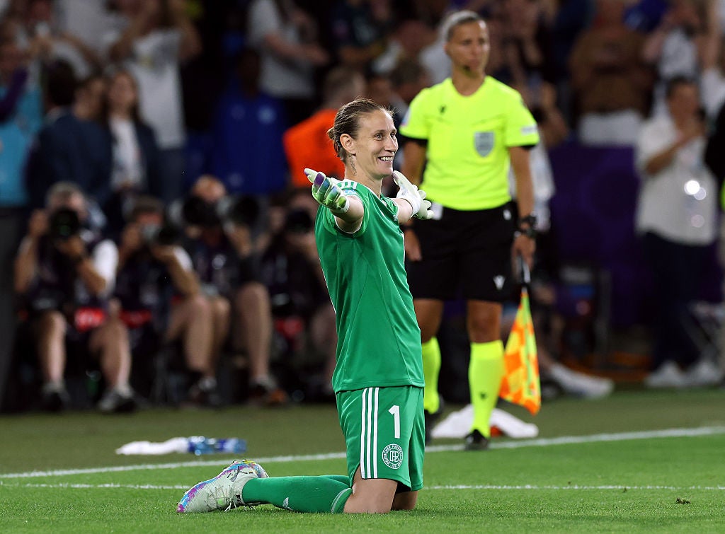 Ann-Katrin Berger's save sent 10-player through to the Euro 2025 semi-finals