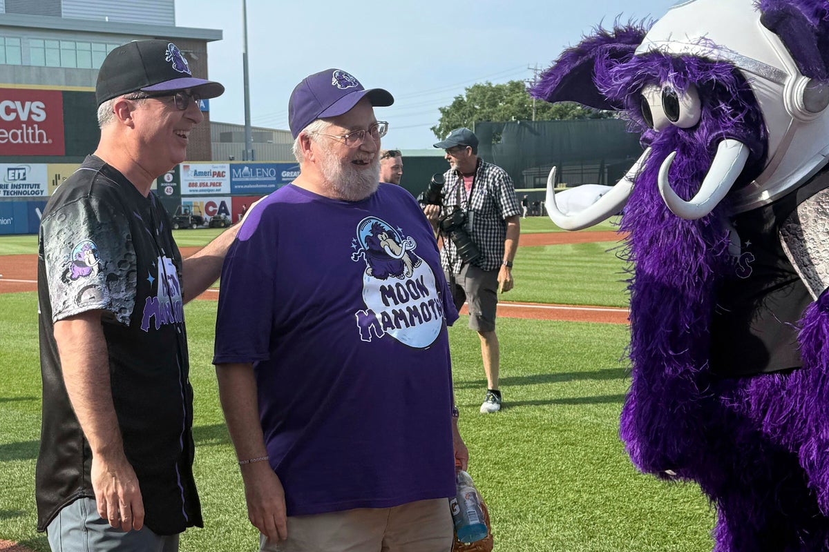 John Oliver's Erie Moon Mammoths debut in front of a record crowd