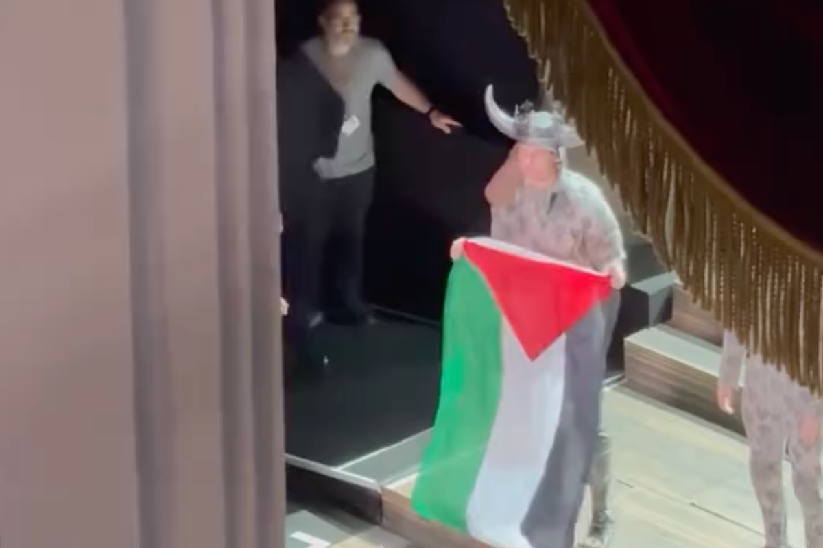 Royal Opera House performer unfurls Palestinian flag on stage