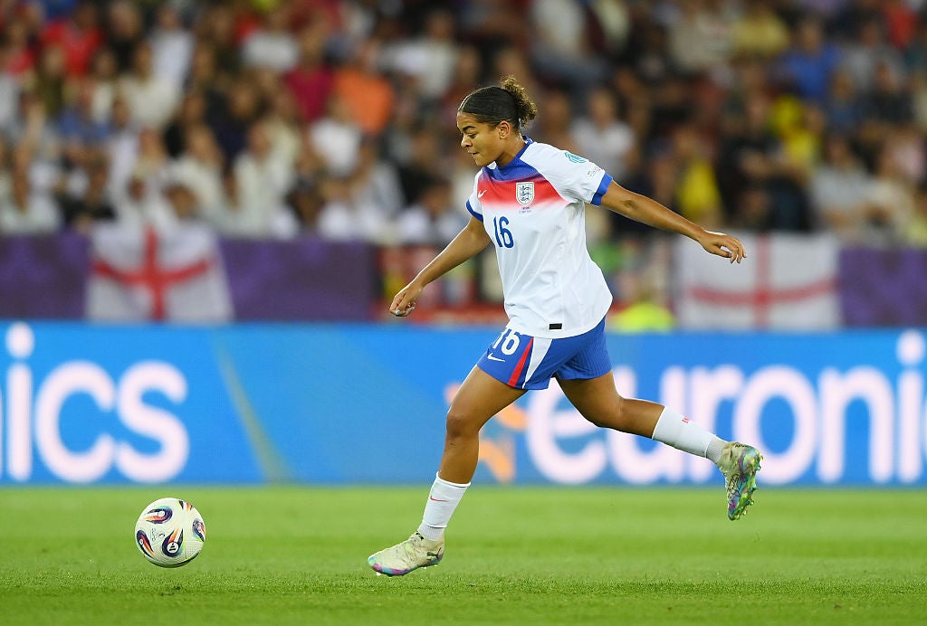 Jess Carter ha comenzado los cuatro juegos para Inglaterra en la Eurocopa 2025