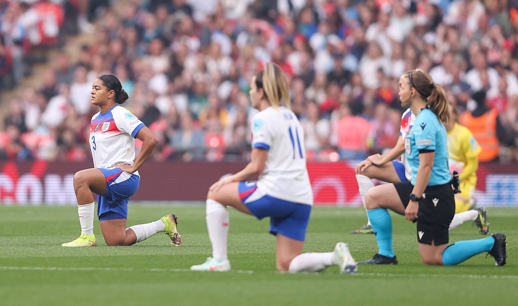 Carter se rodea ante un amistoso de Inglaterra contra Portugal antes de la Eurocopa 2025