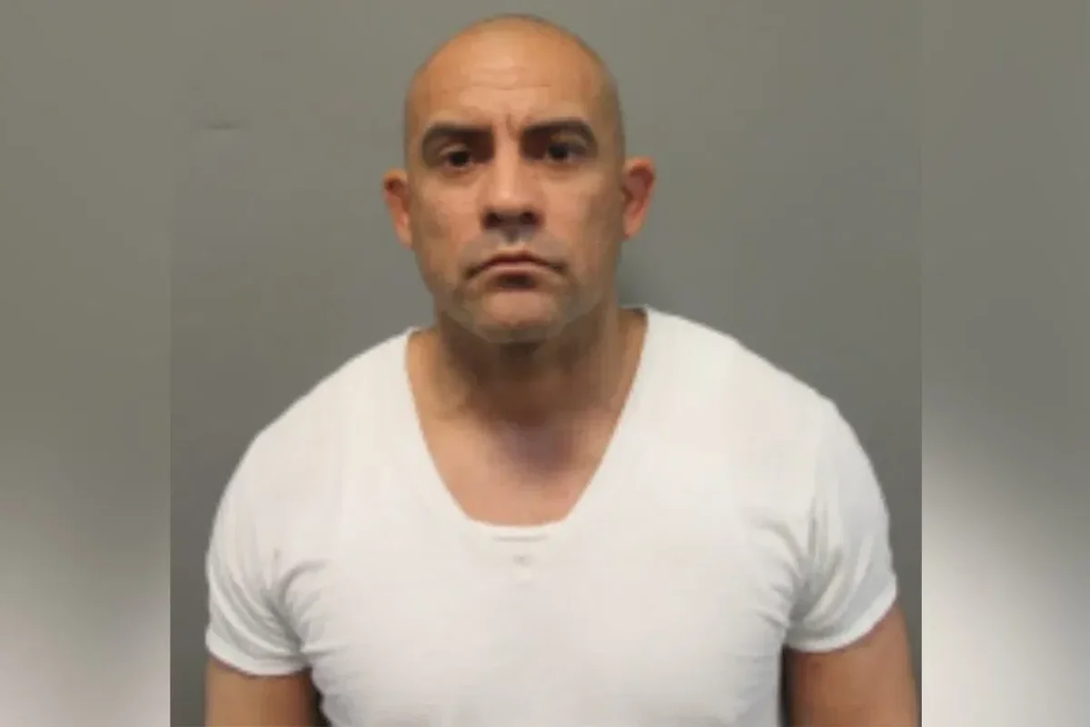 FBI agent found guilty of raping three women inside of his secret tattoo parlor FBI agent found guilty of raping three women inside of his secret tattoo parlor