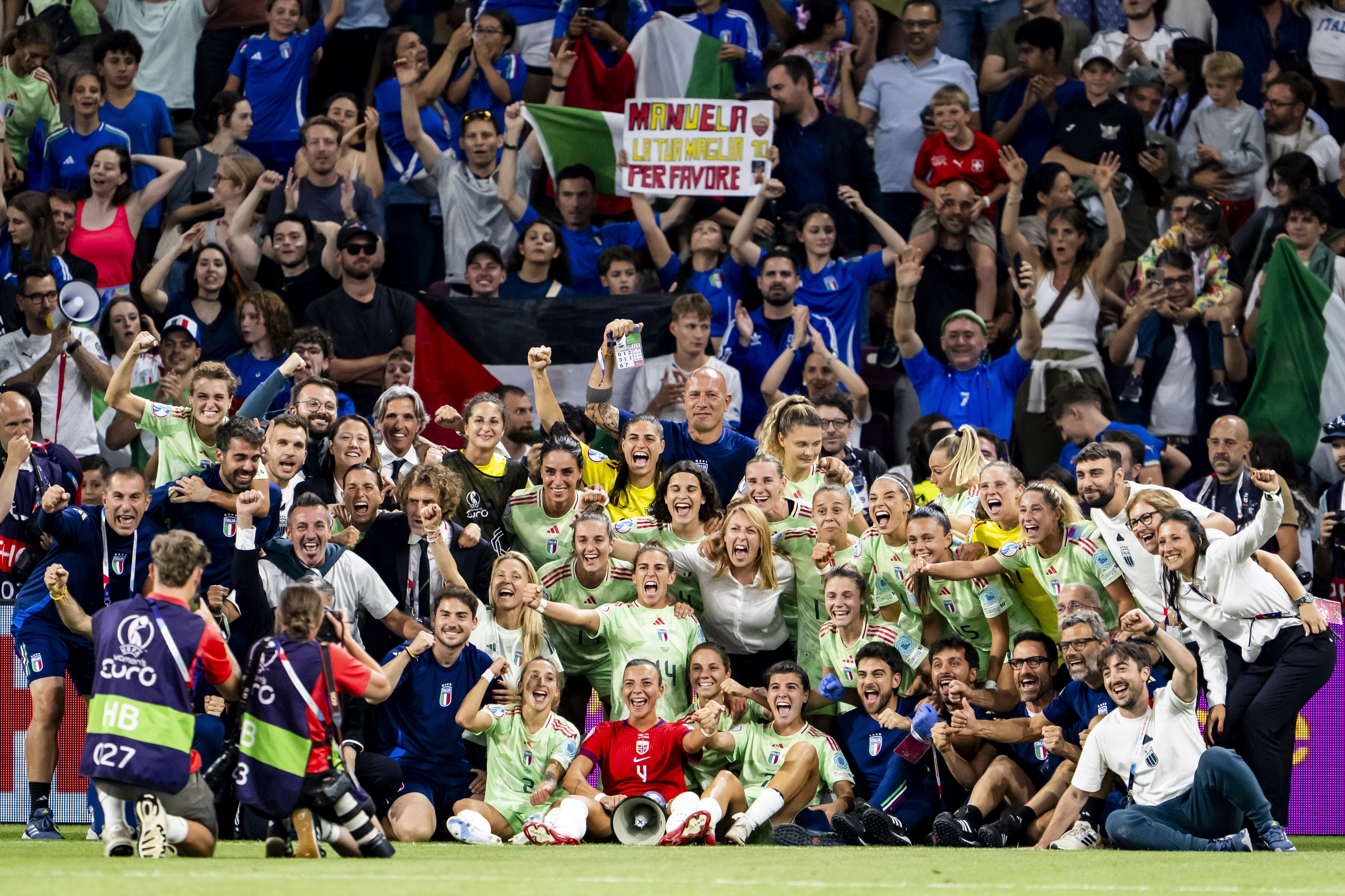 Players and staff from Italy celebrate their victory after the Women's Euro 2025 quarter-final tie between Norway and Italy