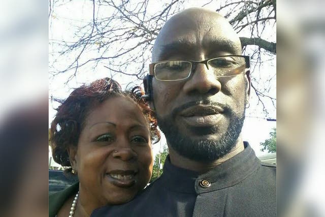 <p>Keith McAllister murió tras intentar ayudar a su esposa, Adrienne Jones-McAllister, a salir de una máquina de resonancia magnética </p>