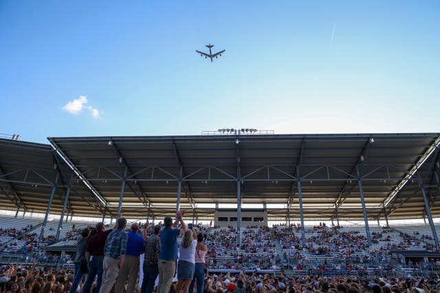 Plane Maneuver Bomber