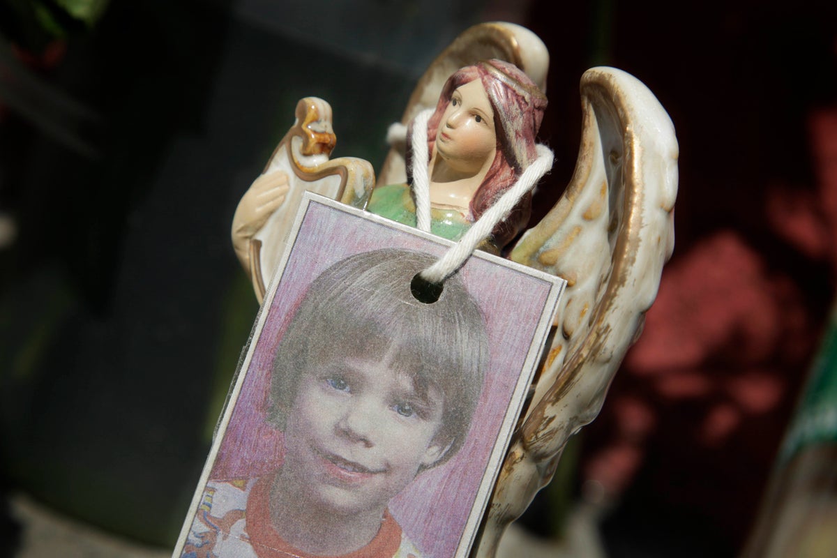 Man convicted of killing Etan Patz, one of the first children featured on missing milk carton, gets sentence tossed