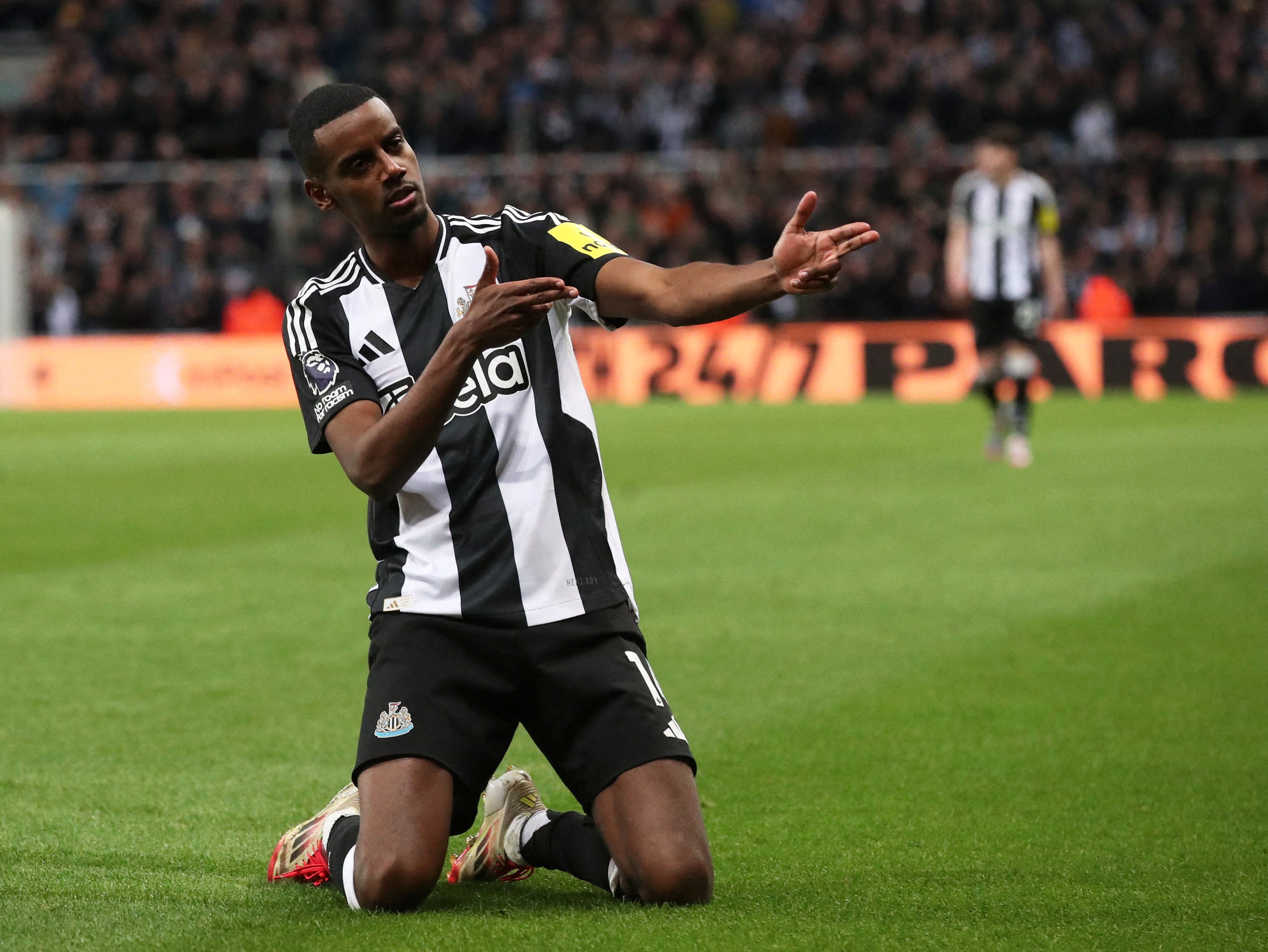 Arsenal to tylko jeden z wielu klubów Premier League, w tym Liverpool, który interesuje się podpisaniem Newcastle Forward