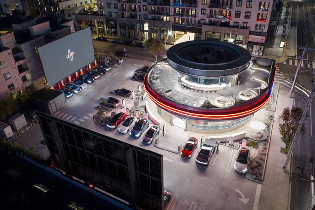 <p>La cafetería Tesla de Elon Musk abre sus puertas en Los Ángeles, California, EE. UU.</p>