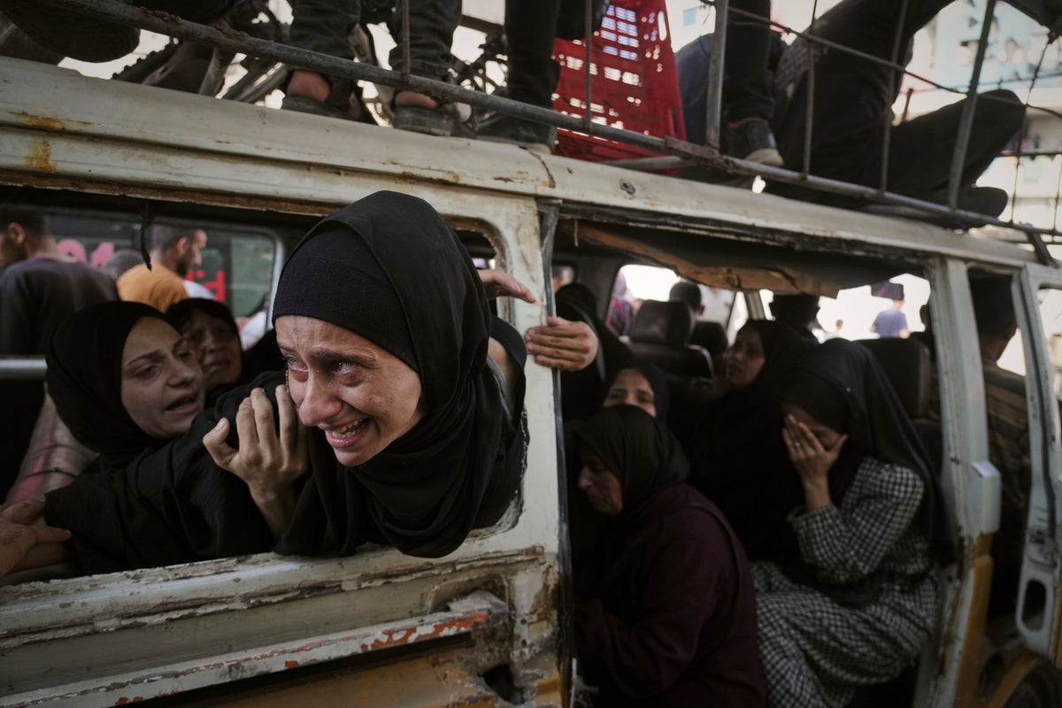 Photos show Palestinian suffering as Israeli troops push deeper into central Gaza