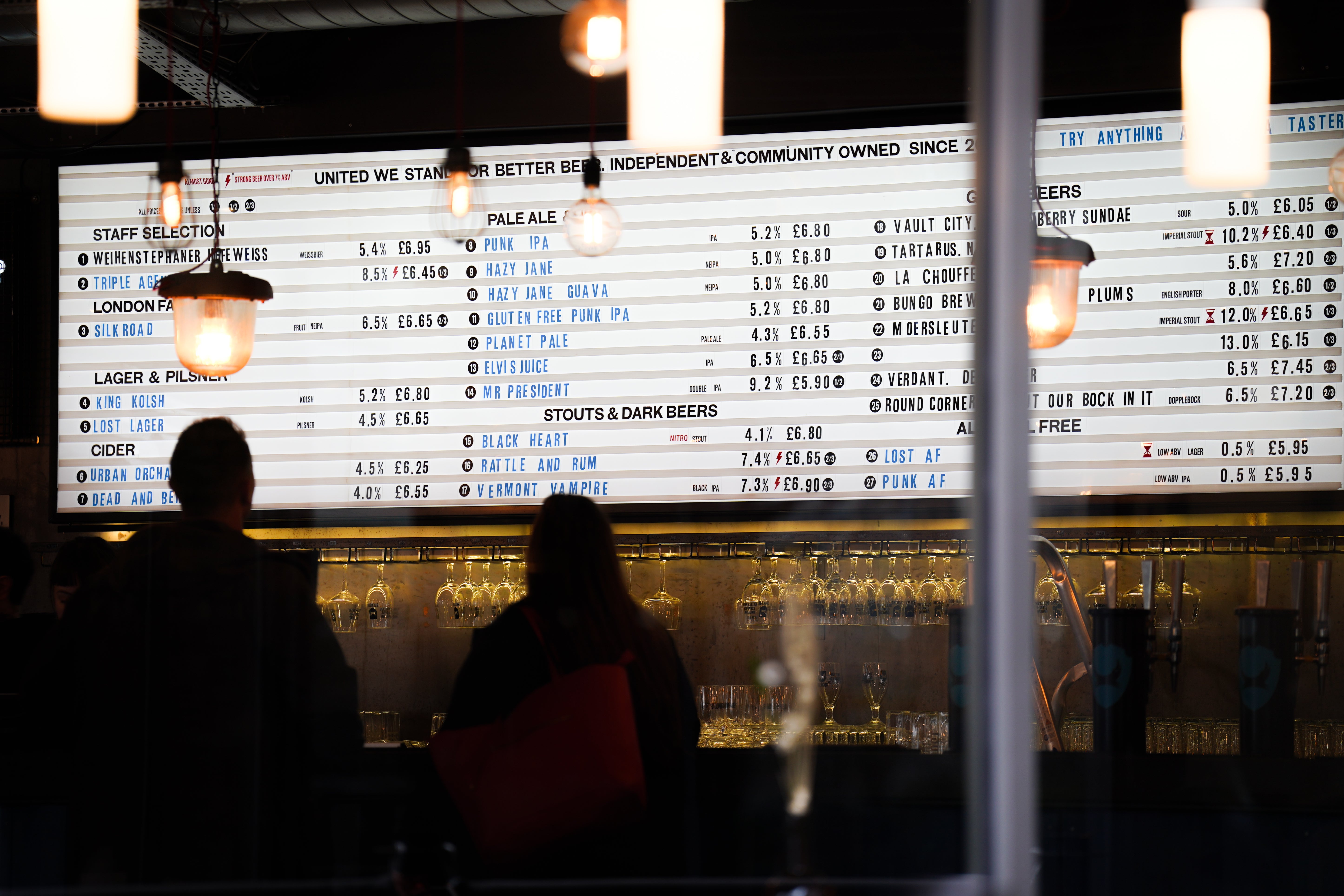 Brewdog said he would close the bars on Saturday and start a advisor with the staff.