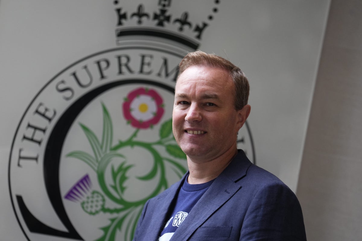 Two former traders have rate rigging convictions quashed at Supreme Court