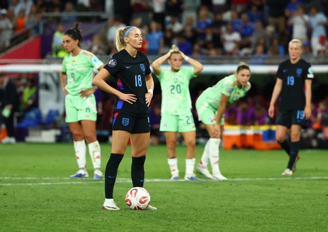 <p>Chloe Kelly stands over the penalty kick</p>