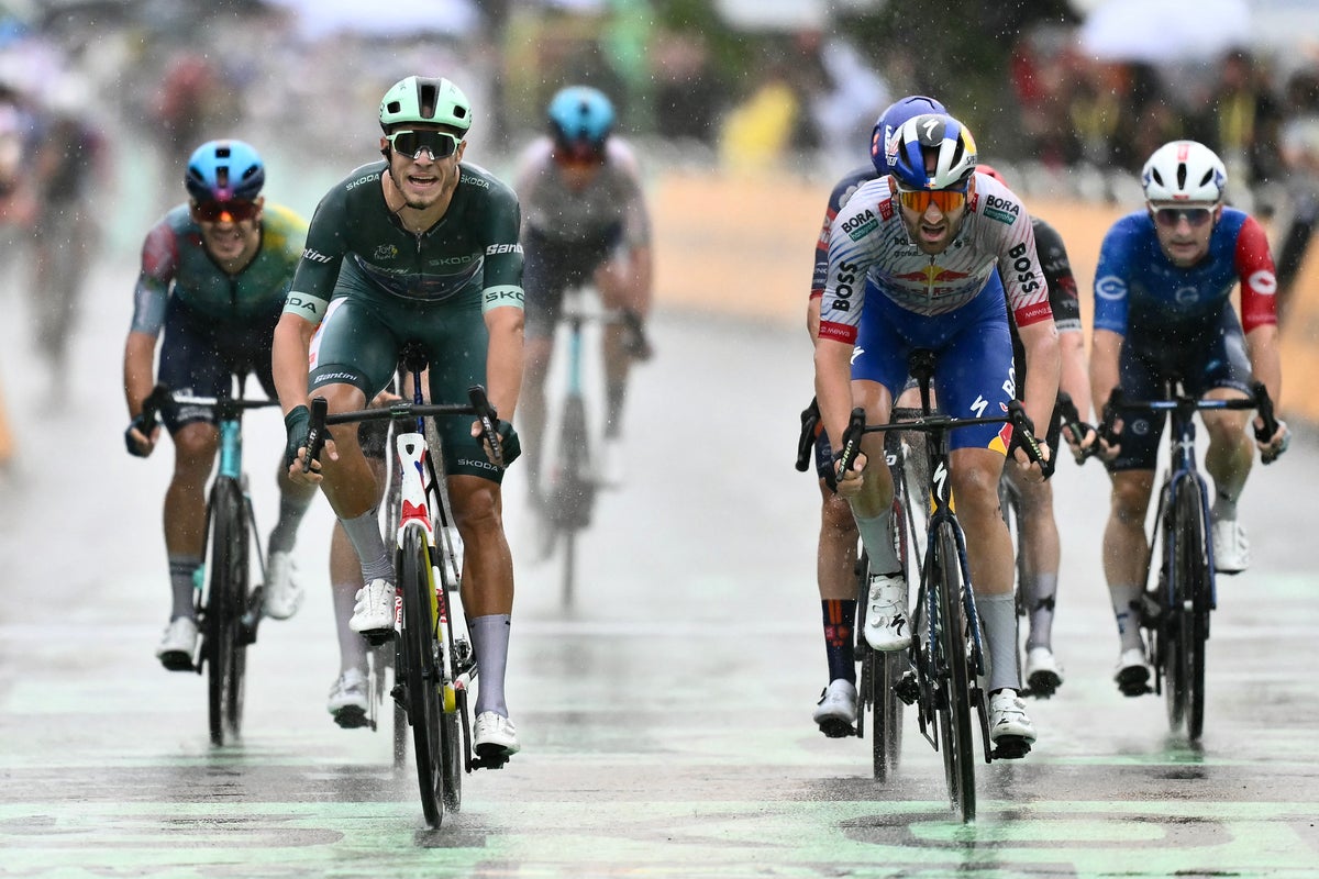 Jonathan Milan sprints to second Tour de France win on crash-hampered stage 17 Jonathan Milan sprints to second Tour de France win on crash-hampered stage 17
