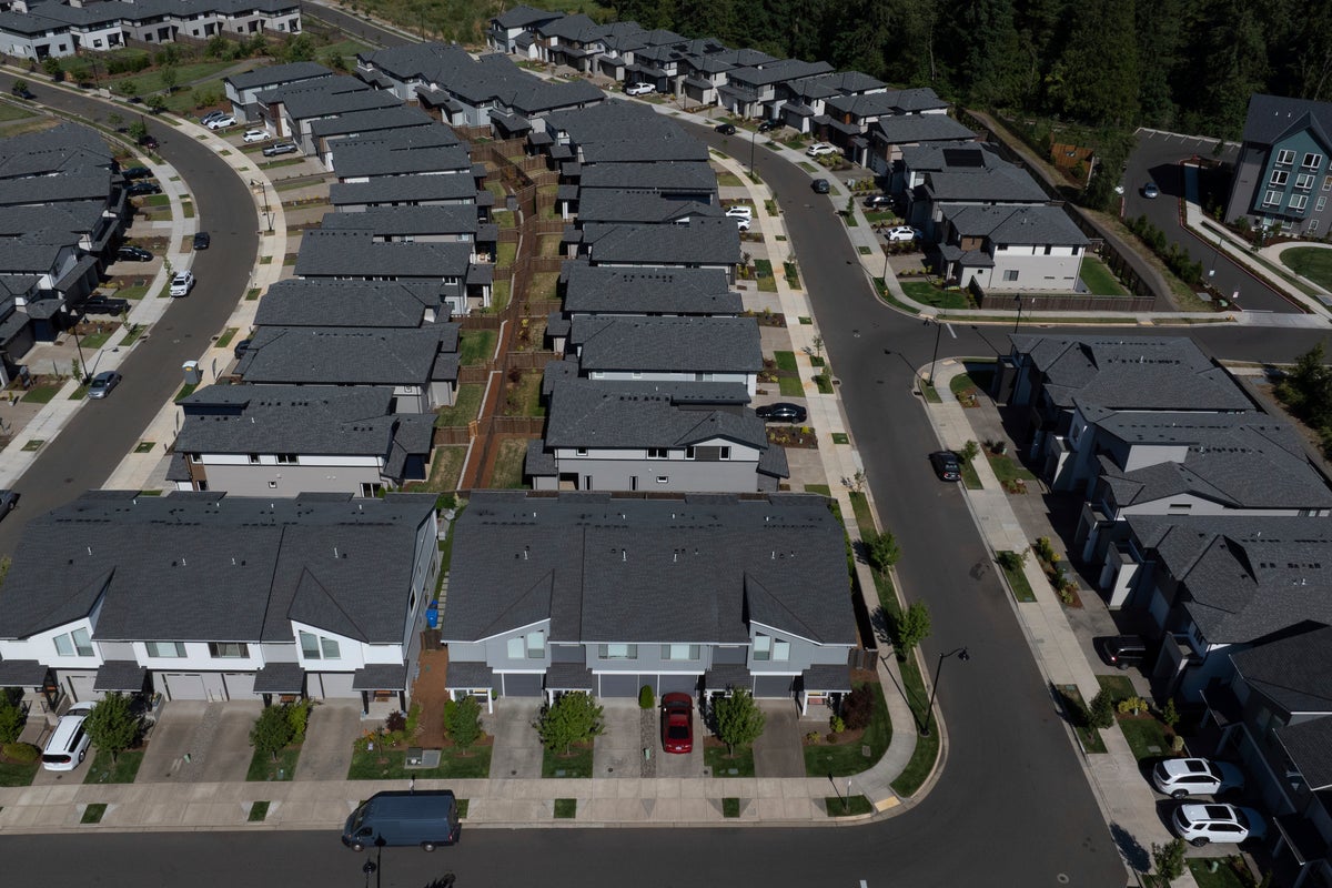 US Existing Home Sales Fall 2.7% as Prices Hit Record $435,300