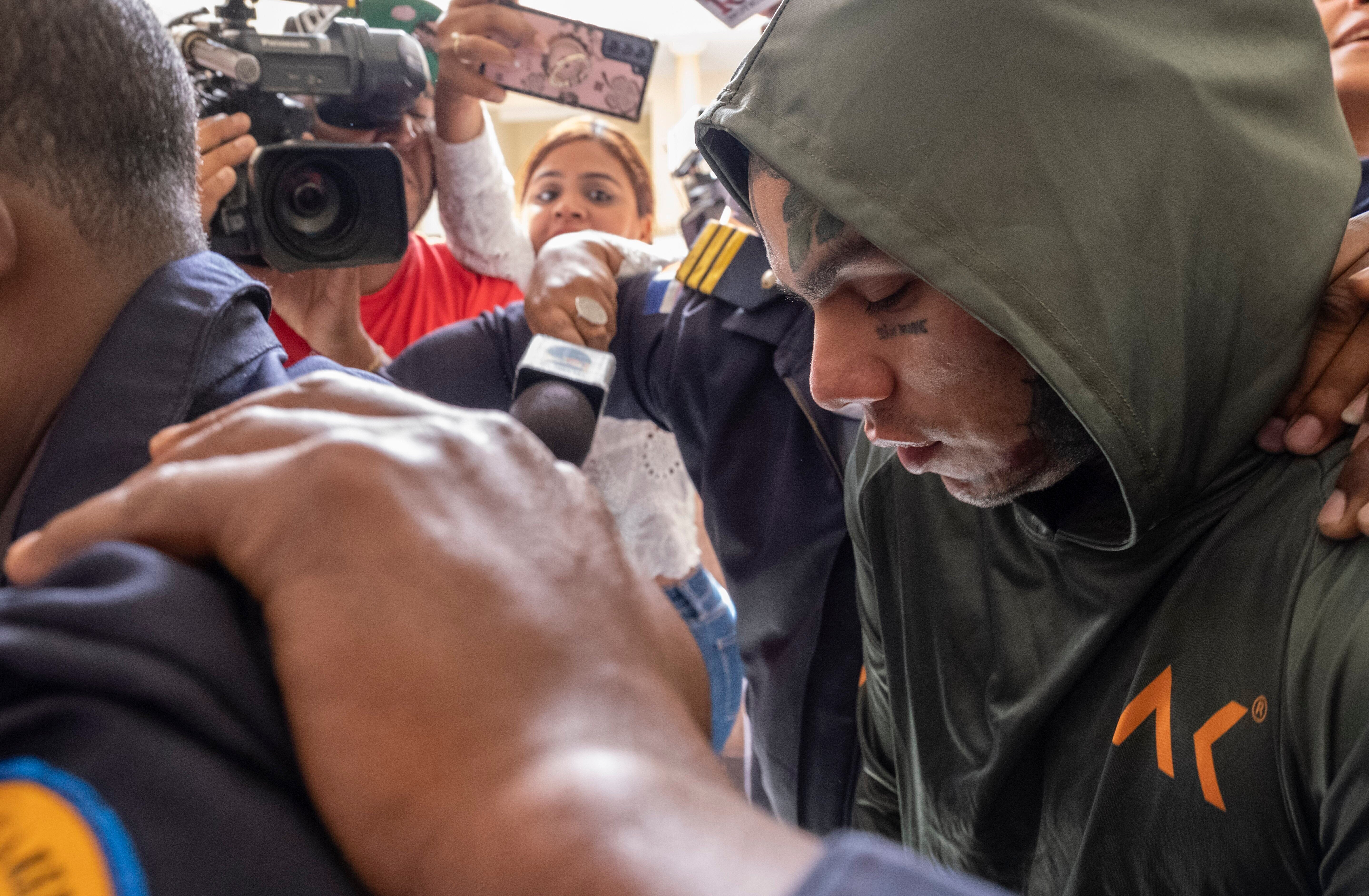 independent.co.uk - Philip Marcelo - Rapper Tekashi 6ix9ine becomes latest celebrity inmate at notorious NYC jail