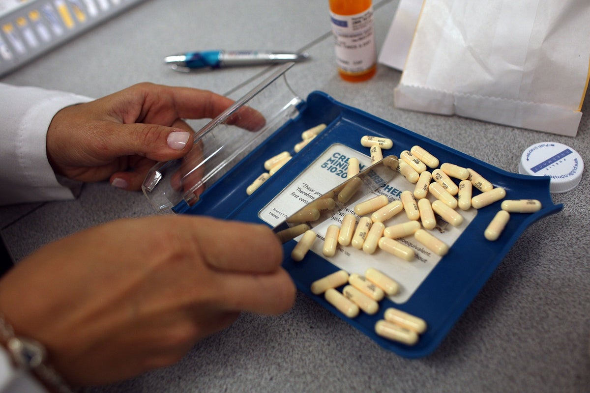 Urgent care clinics are pushing pain pills that do little to treat conditions, new study finds