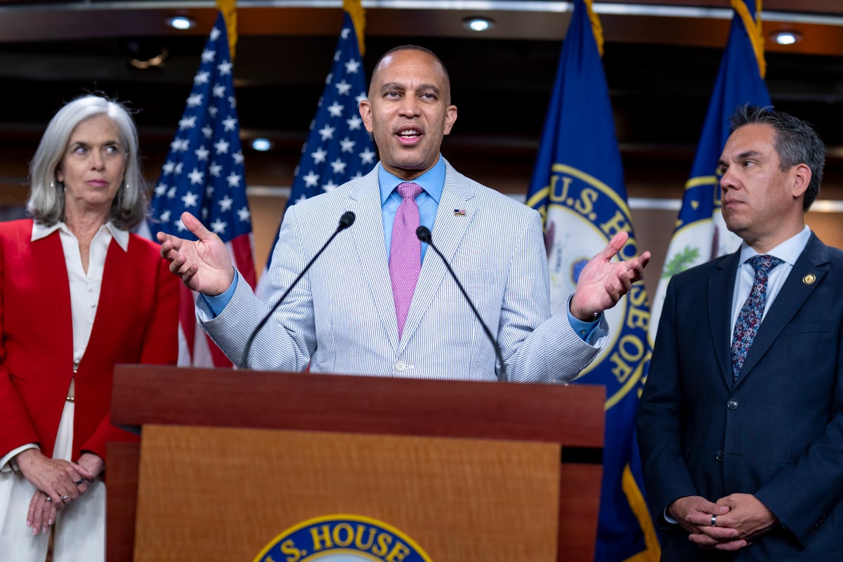 Democrats have early edge over Republicans in 2026 midterm election poll