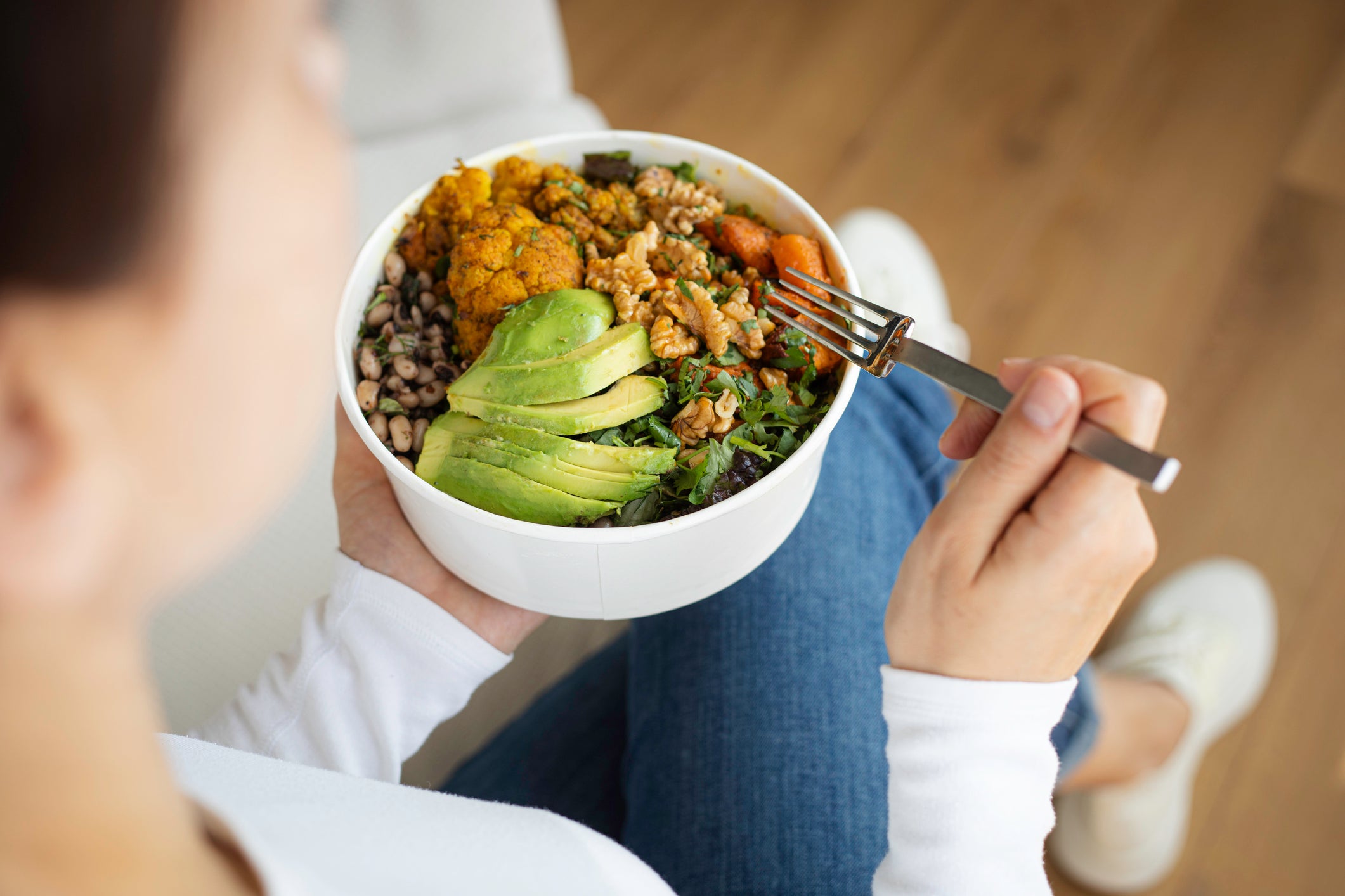 Social media users on TikTok and other sites are obsessed with ‘fibermaxxing’. Nutritionists applaud the trend, but warn about overdoing it